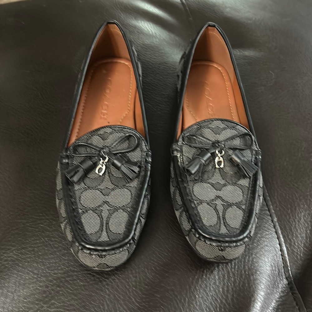 Black Monogram Coach Flats in 6.5. Perfect for this Fall season!